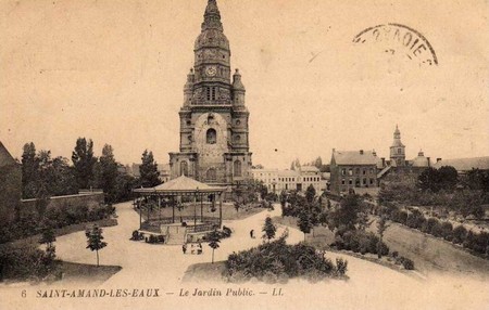 Le jardin public de Saint-Amand sur une carte postale ancienne