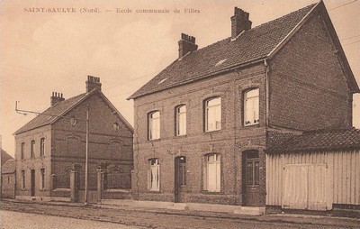 ecole des filles de Saint-Saulve sur une carte postale ancienne