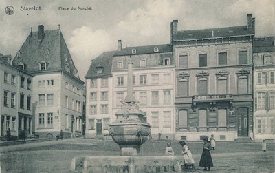 La place Saint-Remacle à Stavelot sur une carte postale
