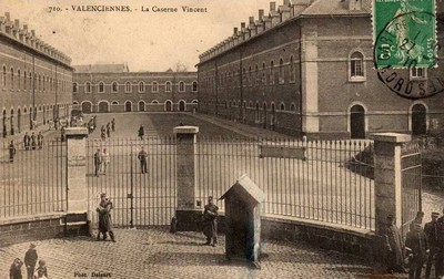 la caserne vincent de valenciennes sur une carte postale ancienne