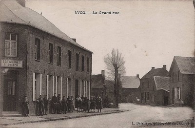 La grand'rue de Vicq sur une carte postale ancienne