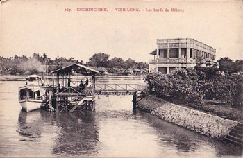 Les bords du Mekong à Vĩnh-Long  sur une carte postale ancienne