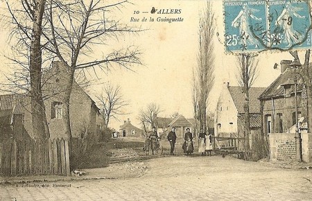La rue de la guinguette à Wallers sur une carte postale ancienne