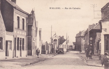 La rue du Calvaire à Waller sur une carte postale ancienne
