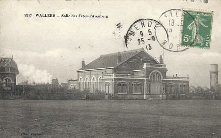 La salle des fêtes d'aremberg sur une carte postale ancienne