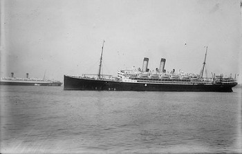 photographie en noir et blanc du paquebot L’Arabic de la White Star Line