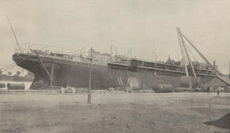 Le paquebot La Savoie en construction dans les chantiers de Saint-Nazaire